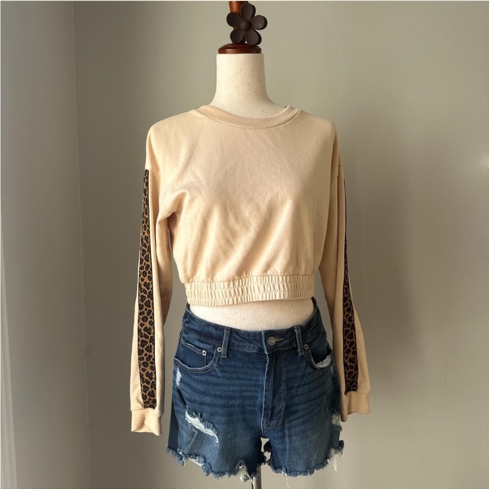 Kittenish cropped long sleeve top